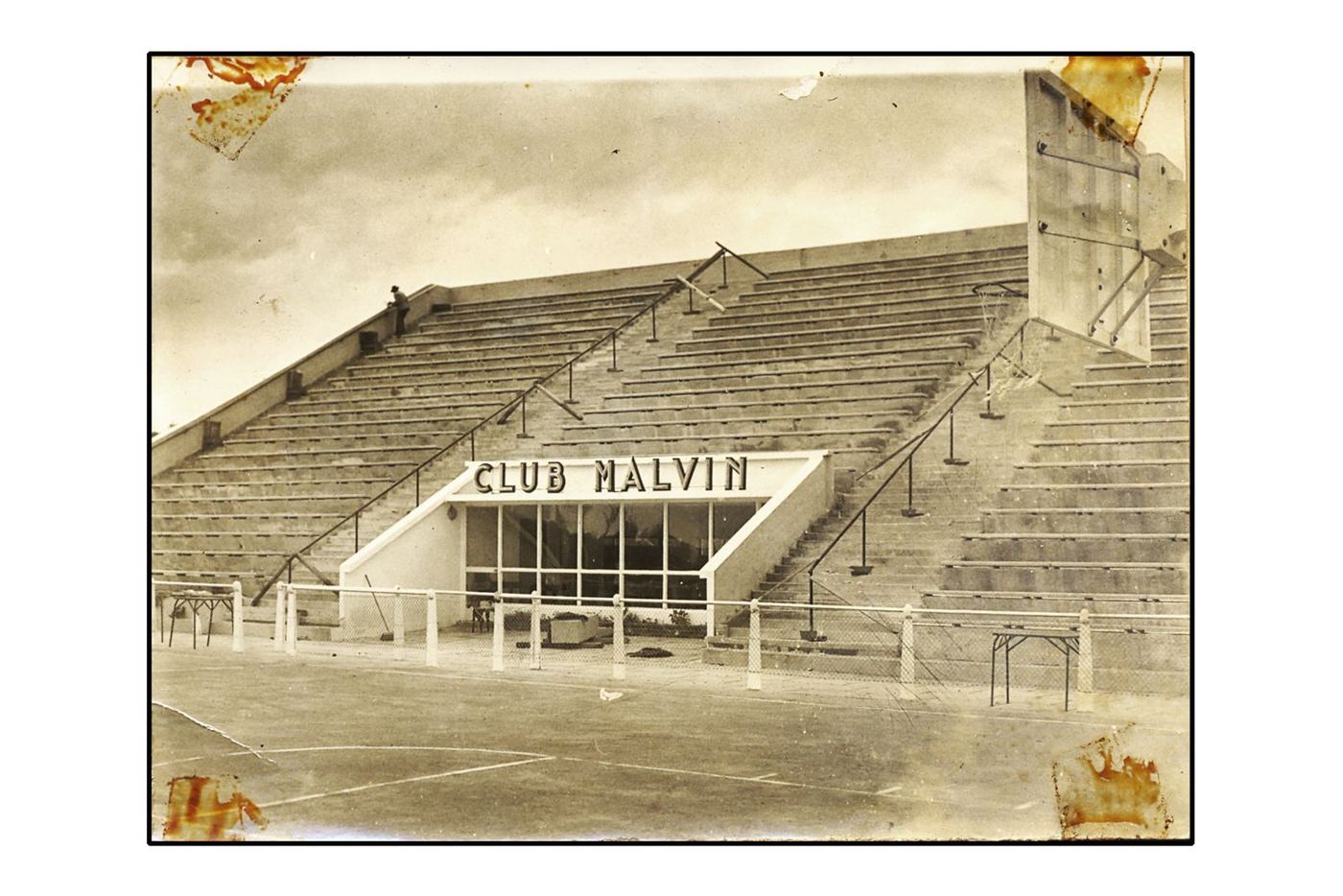 La tribuna histórica del estadio del Club Malvín